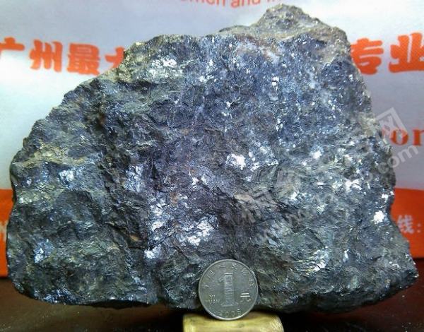 探索銀白色金屬礦石 常見種類與鑒別指南